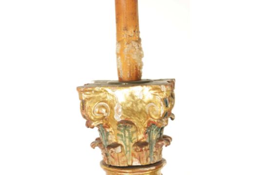 A PAIR OF EARLY 19TH CENTURY OAK POLYCHROME AND GILT HIGH-LIGHTED CARVED CORINTHIAN COLUMNS - Image 4 of 14