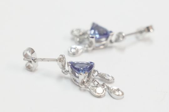 18ct white gold earrings, with Tanzanite and diamonds. Total item weight approx 3.93 grams - Image 2 of 2