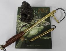 Fishing collectables  - antique brass and turned wooden handled telescopic salmon gaff, Salter brass