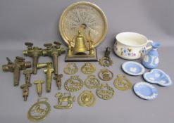 Brass keg taps, horse brasses includes God Save the King 1902 - Wedgwood blue jasperware, silver