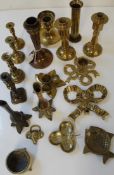 Mixed brass including picture frame, ashtrays etc.