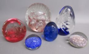6 glass paperweights includes Caithness Celebration, Murano Vetreria & Fiori,