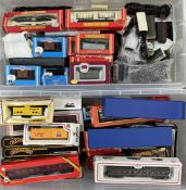 Large quantity of model railway rolling stock boxed & unboxed (2 boxes)