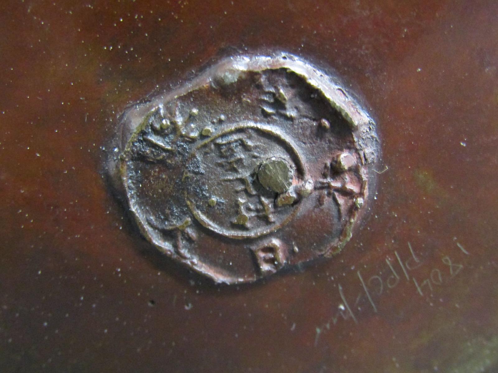 Pair Japanese Meiji period bronze vases decorated with relief decoration of birds and flowers - - Image 12 of 12