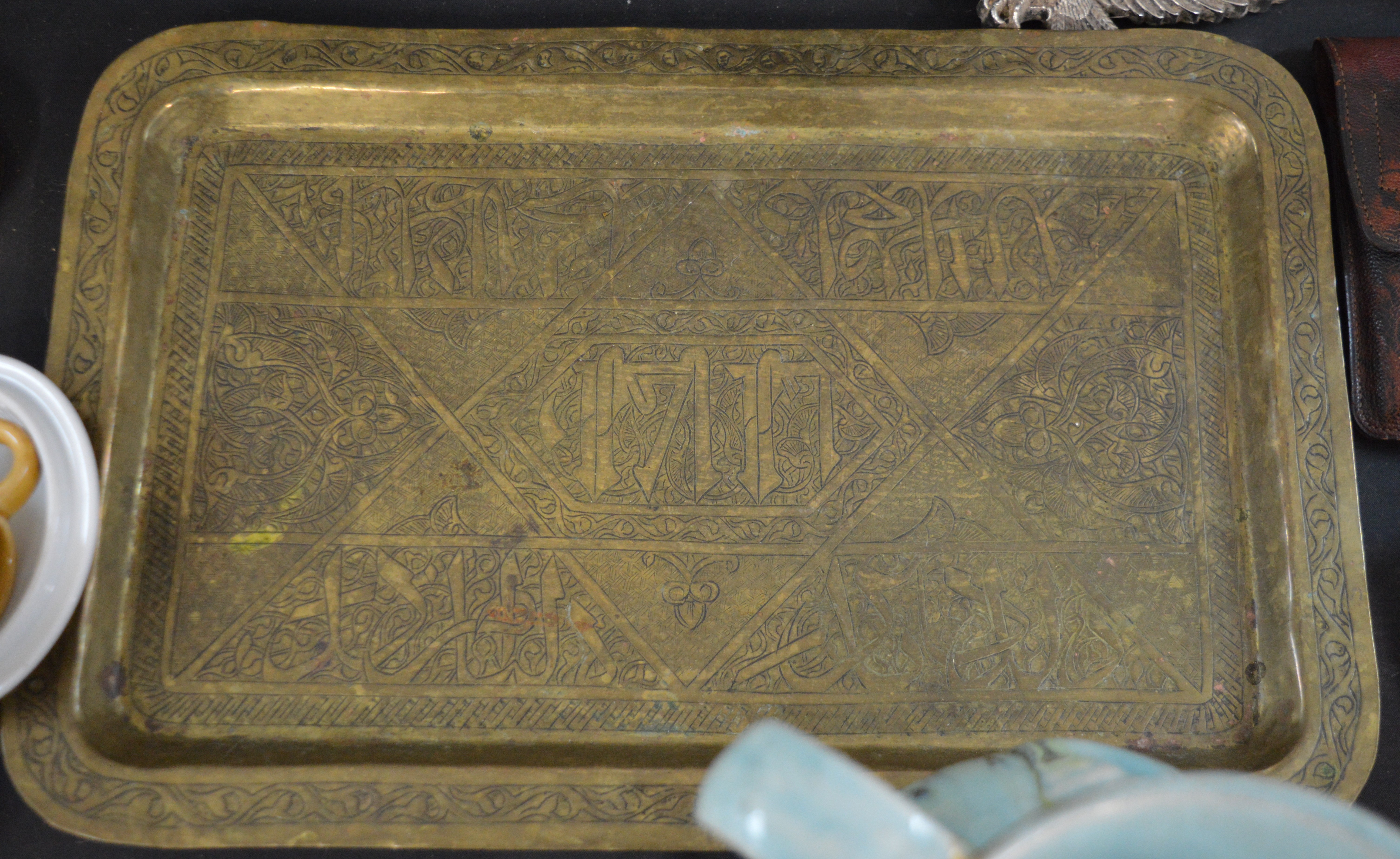 Mixed box of ceramics and decorative ornaments, including a wooden model ship, miniature cricket bat - Image 4 of 5