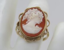 A 9ct gold carved shell cameo ring, hallmarked 375, size N-O, 3.6g.