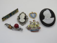 Costume jewellery; two cameos, a marcasite ship and three other items.