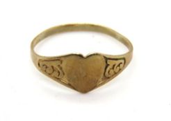 A 9ct gold heart signet ring 0.6g.