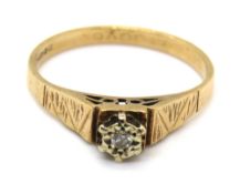 A 9ct gold illusion diamond ring, hallmarked 375, size S, 2.4g.