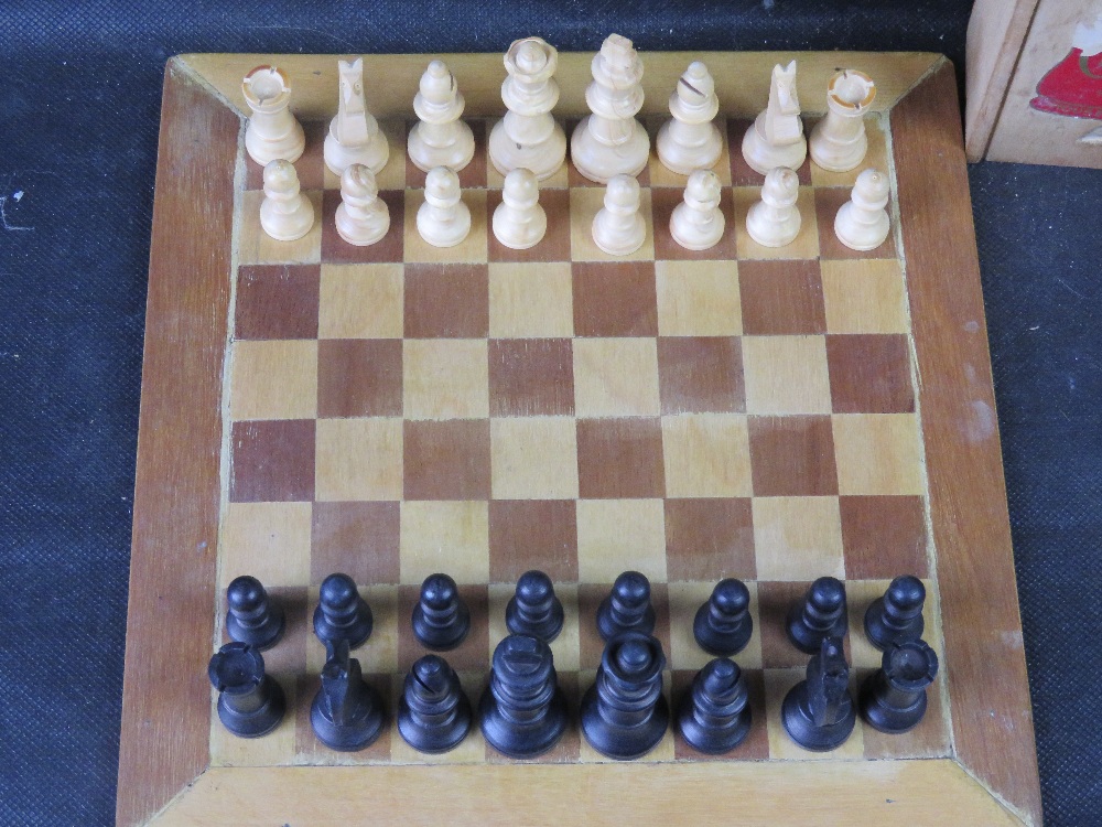 A Staunton box wood chess set with associated board. - Image 2 of 3