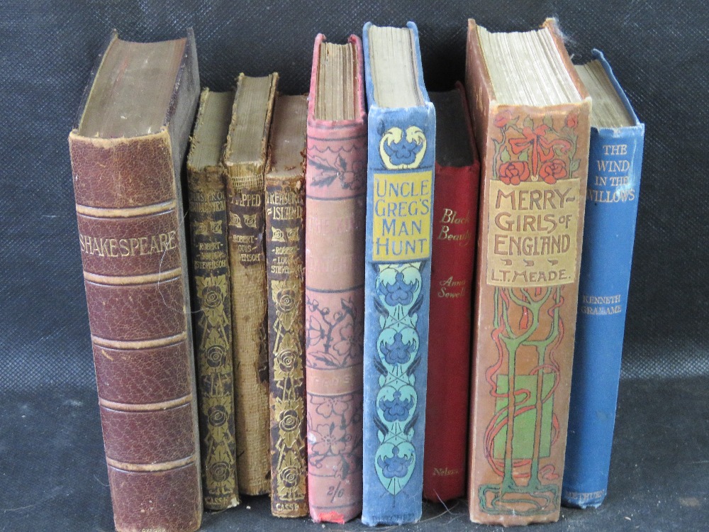 A quantity of vintage and antiquarian books including Black Beuty, Wind in the Willows,