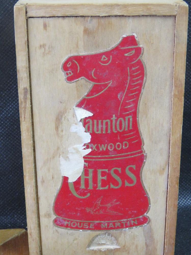 A Staunton box wood chess set with associated board. - Image 3 of 3