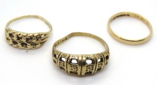 Three 9ct gold rings, total weight 3.6g.