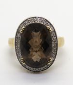 A smoky quartz cocktail ring in 9ct gold, size K-L, hallmarked 375, 3.8g.