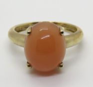 A 9ct gold carnelian cabachon ring, hallmarked 375, size K-L, 3g.