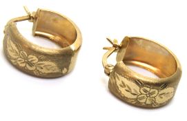 A pair of delightfully floral engraved 9ct gold hoop earrings, stamped 375, 16mm drop, 2g.