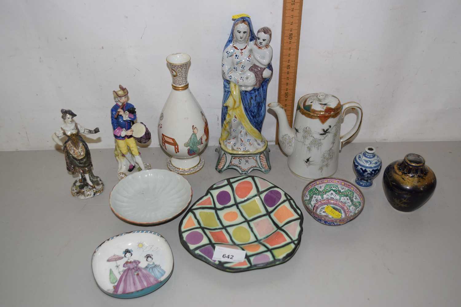 Mixed lot of ceramics