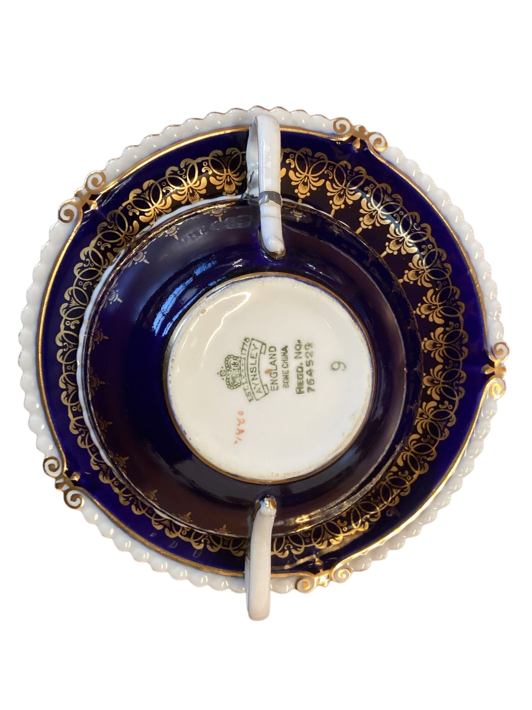 A quantity of decorative blue and gilded china to include T Goode & Co London Bone China Minton oval - Image 30 of 31