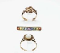 THREE 9CT GOLD DRESS RINGS.