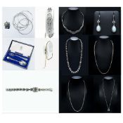 A COLLECTION OF COSTUME JEWELLERY.