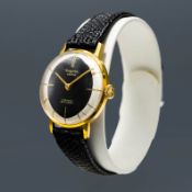 A DUGENA LADY'S WRISTWATCH.