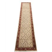 MINA-KHANI DESIGN RUNNER.