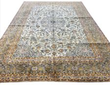 FINE PERSIAN ESPHAHAN DESIGN CARPET.