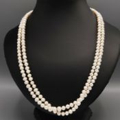 THREE SINGLE STRAND FRESHWATER PEARL NECKLACES.