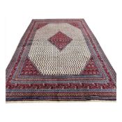 FINE PERSIAN MAHAL CARPET.