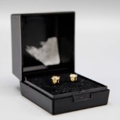 A PAIR OF DIAMOND SOLITAIRE STUD EARRINGS.