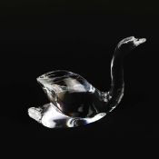 A BACCARAT CRYSTAL SWAN FIGURE.