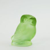A LALIQUE GLASS OWL SCULPTURE.