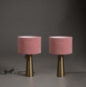 PAIR OF GILT METAL COLUMN TABLE LAMPS WITH PINK SHADES.