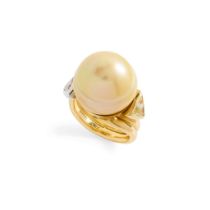 Peter Plöderl: A South Sea pearl and diamond ring