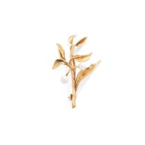 Cairncross of Perth: A 9ct gold Scottish freshwater pearl 'sloe berry' brooch