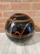 David Frith (b.1943) at Brookhouse Pottery Large ovoid jar iron glazed with trailing painted brown