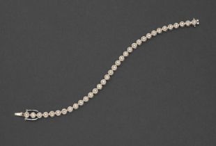 A diamond bracelet, collet set and fully articulated in 18ct white gold, 18cm l, 15g Complete and in