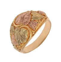 A north American three colour gold leaves ring, Black Hills Gold Co, South Dakota, maker's mark
