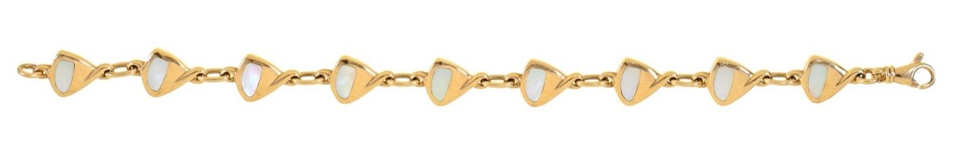 A 9ct gold and mother of pearl bracelet,  19.5cm l, Sheffield 2002, 18g Good condition