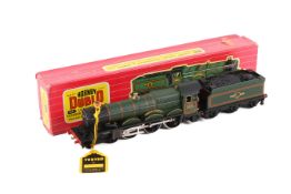 A Hornby Dublo 00 gauge 2-rail locomotive and tender. 2221, 4-6-0, 'Cardiff Castle' No.
