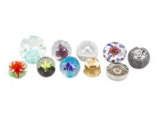 A collection of ten assorted modern paperweights. Including Verrucci bregogna millefiori, etc. Max.