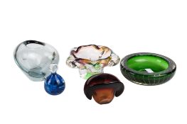 Five mid-century pieces of glassware.