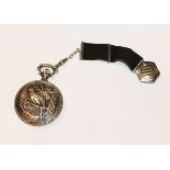 Bergland Sprungdeckel Taschenuhr mit Jagddekor, D 5 cm, intakt, und Silber Heeres Bierzipfel,