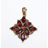 8 k Gelbgold Anhänger in Blumenform mit Granaten, 4,63 gr., 3,5 cm x 2,5 cm