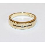 14 k Gelbgold Ring mit 3 kleinen Diamanten, 3,5 gr., Gr. 54
