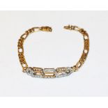 14 k Gelbgold Armband, Mittelteil Weiß- und Gelbgold, besetzt mit Diamanten, 14,95 gr., L 18 cm