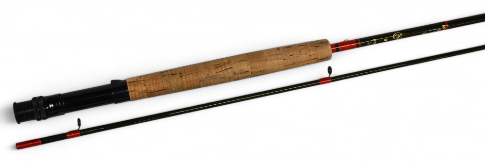 Sue Burgess Diamond Back carbon trout fly rod, 9ft 6" 2pc line 5/8#, double alloy uplocking reel - Image 2 of 3