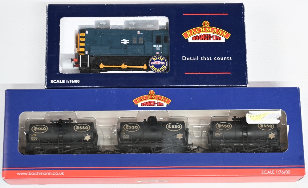Bachmann Branchline 32-102B OO Gauge (1:76 Scale) Class 08 Shunter 08748 in BR Blue. Together with