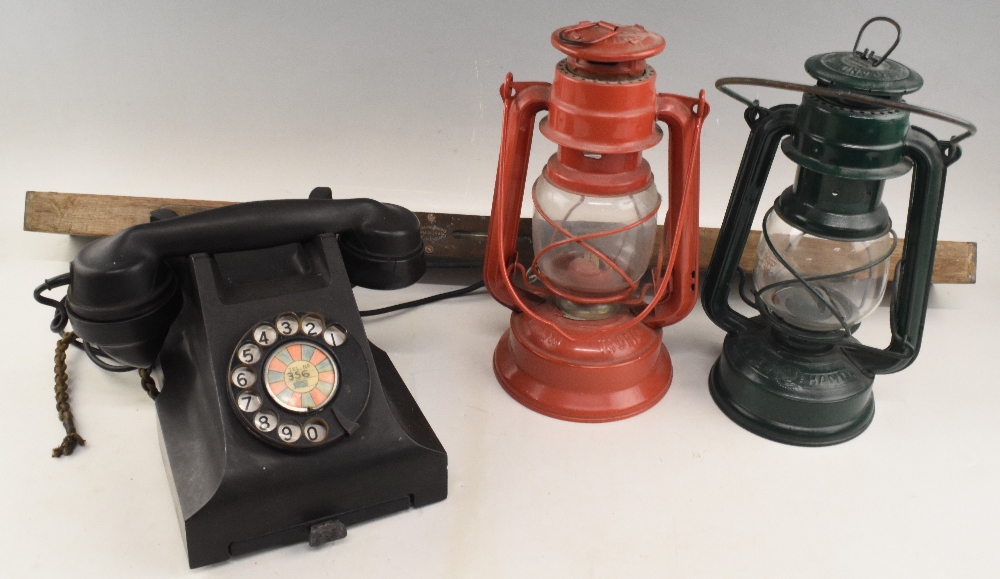 Mixed Collectables: Bakelite Telephone, 2 Titley Lamps together with a vintage Spirit level - Image 2 of 4