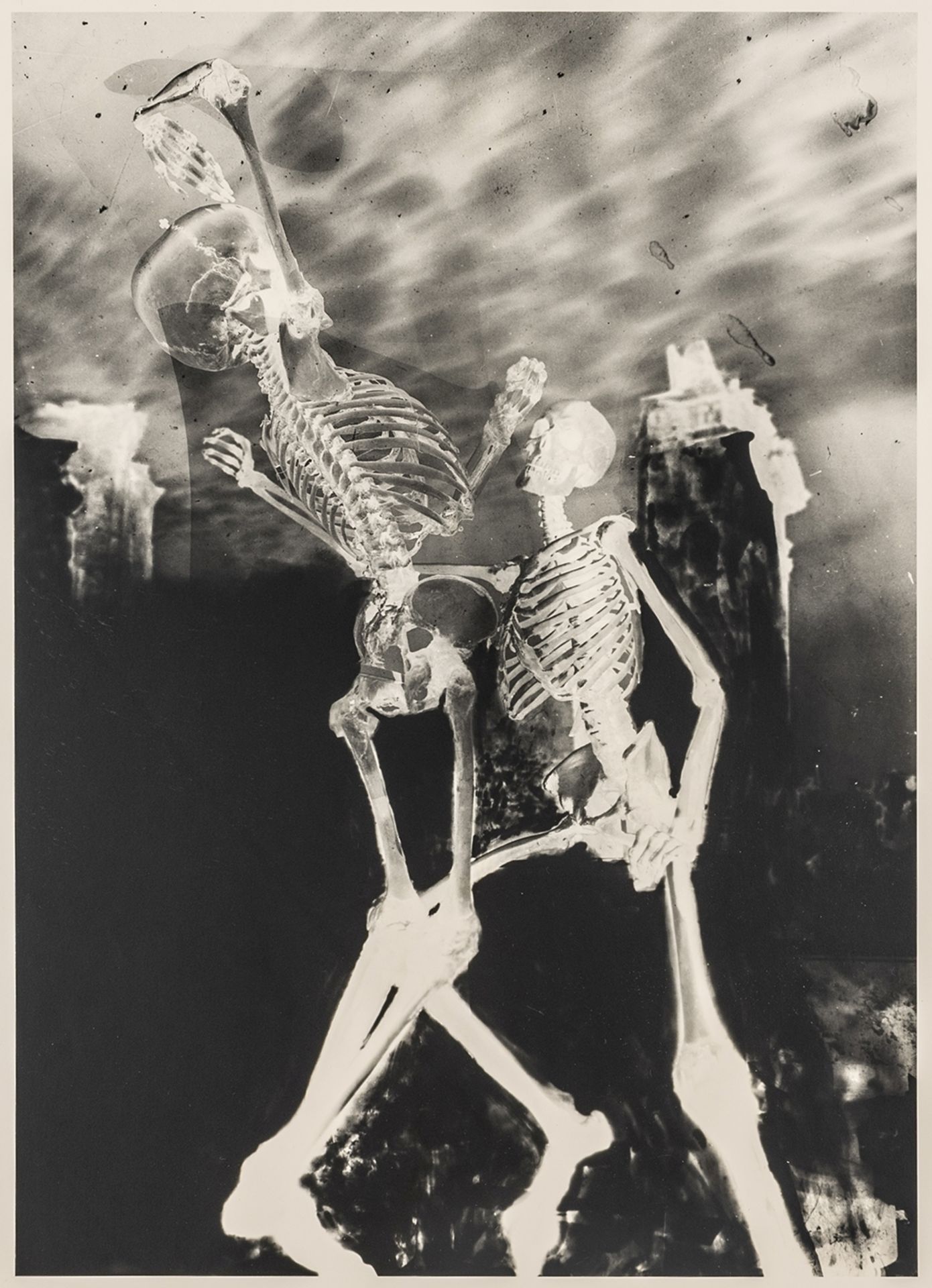 Kesting, Edmund. Dresdner Totentanz. Mit 5 Photoarbeiten. Silbe - Bild 3 aus 6